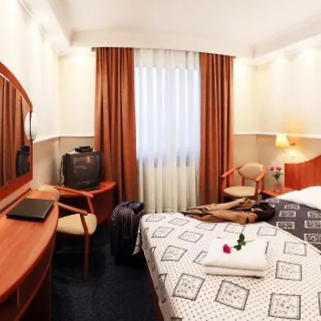 Korona & Restauracja Hotel 2*