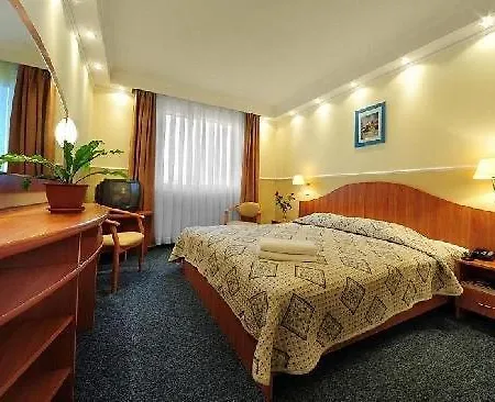 Hotel Korona 2*