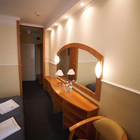 Korona & Restauracja Hotel 2*